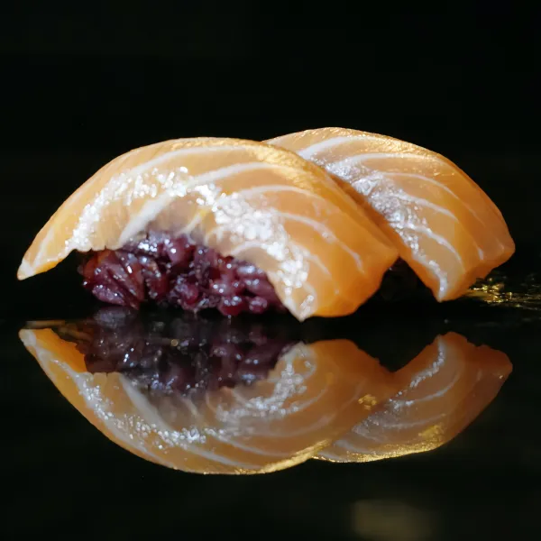 NIKIRI Arroz venere salmón  (2u)