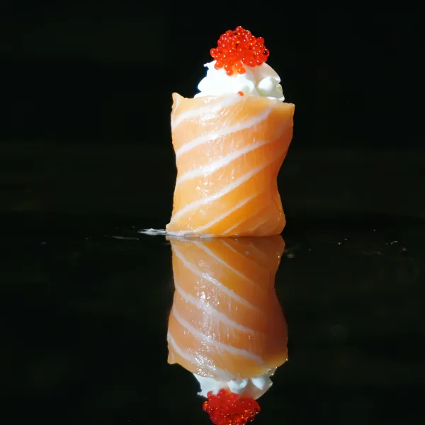 GUNKA Salmón, queso Philadelphia, tobiko (2u)