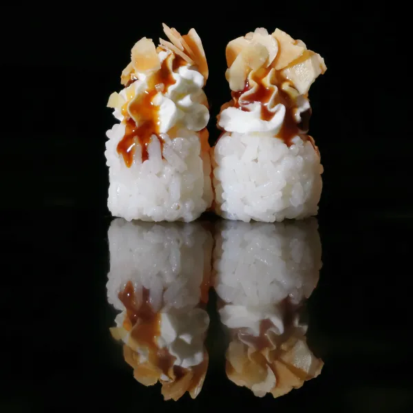 GUNKA Arroz,queso Philadelphia, almendras, teriyaki (2u)